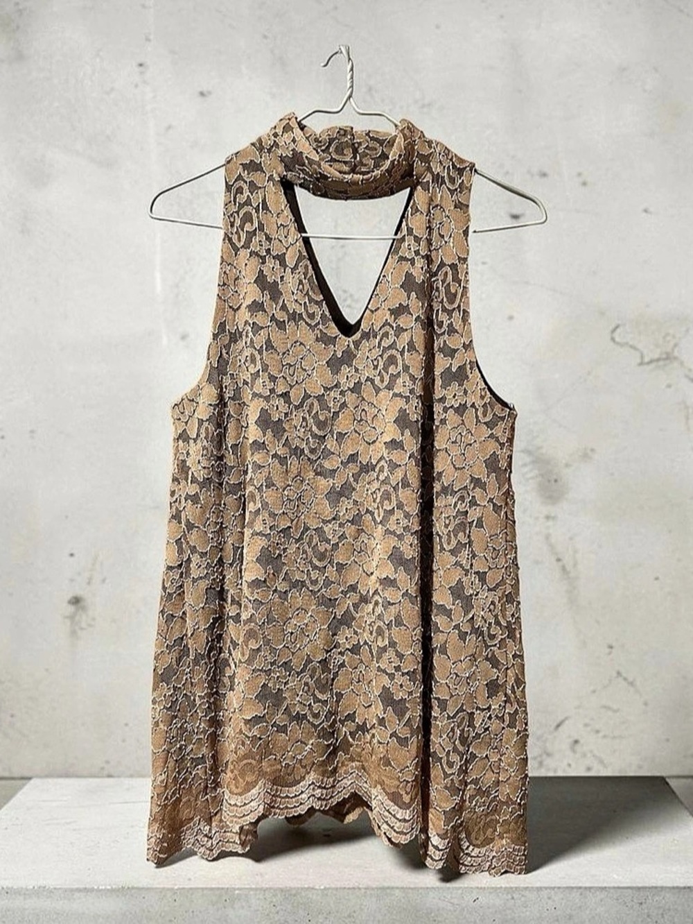 L&B Floral Lace Sleeveless Blouse in Brown & Beige Size Medium